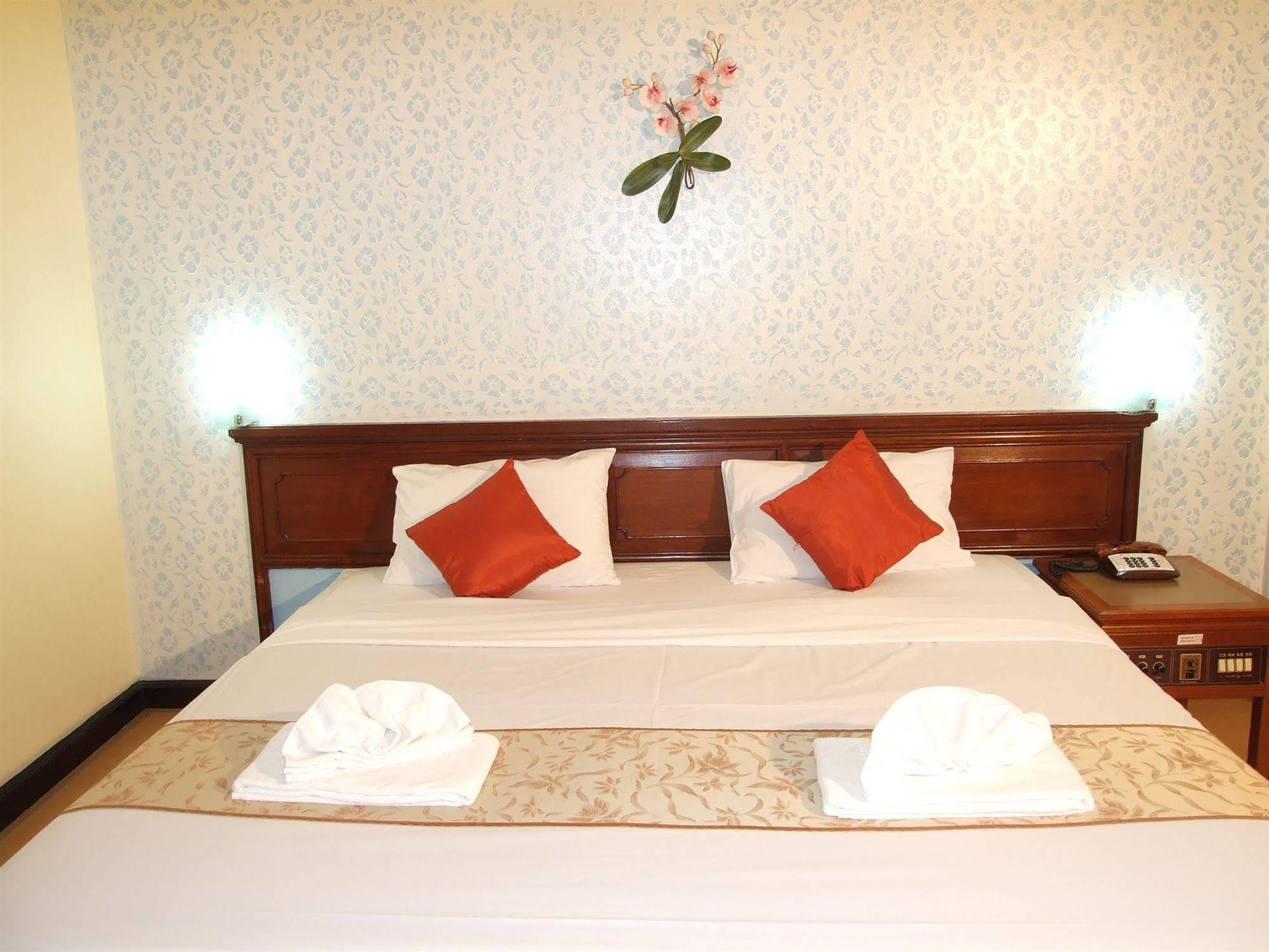 Ratchada City Hotel Bangkok Exterior foto